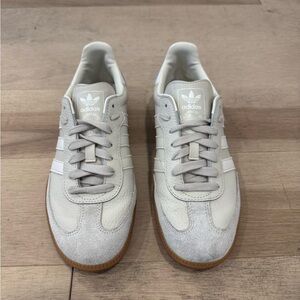 Sambas Adidas Womens Beige & White Size 8